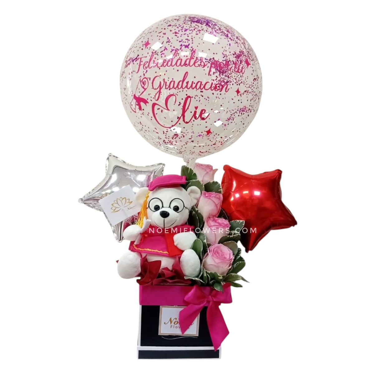 Arreglo floral confeccionado con rosas, peluches. globos de 9" y globo burbuja personalizado - Floristería Noemi Flowers. 