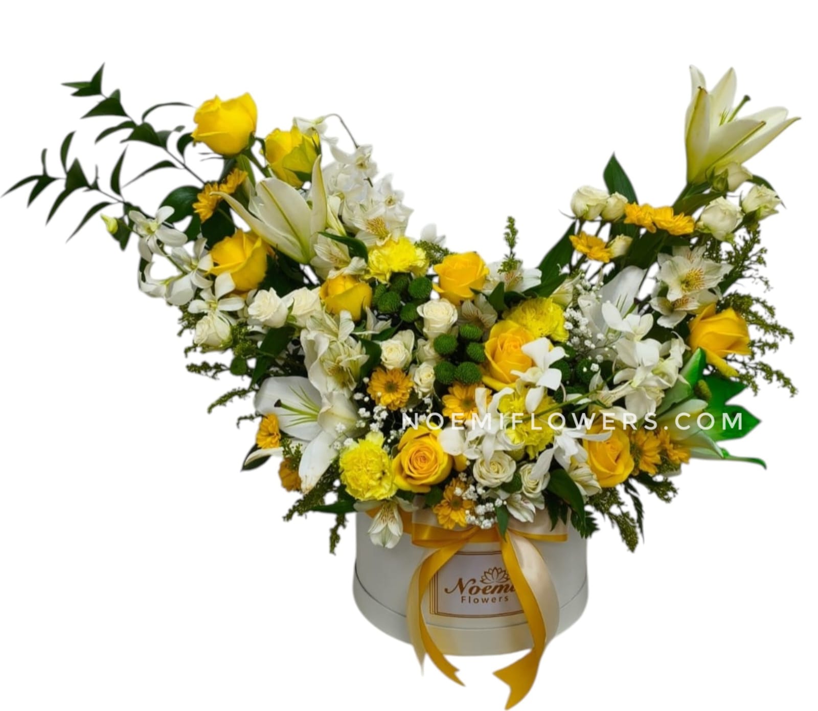 Arreglo floral confeccionado con rosas, Mini Rosas, claveles, astromelias, orquídeas, lirios, margaritas y follaje variado - Floristería Noemi Flowers. 