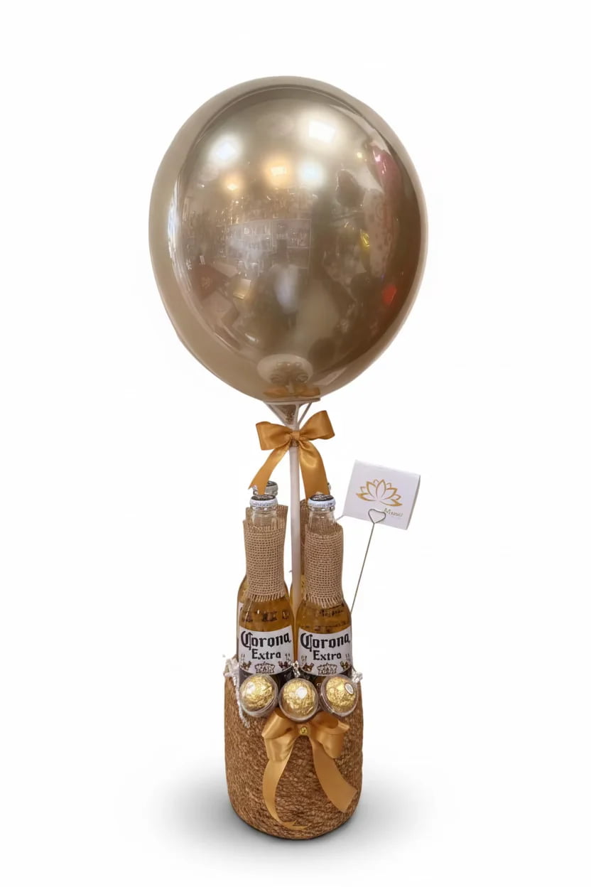 Arreglo confeccionado con 4 cervezas Corona, 3 bombones Ferrero Rocher y 1 globo burbuja personalizado.