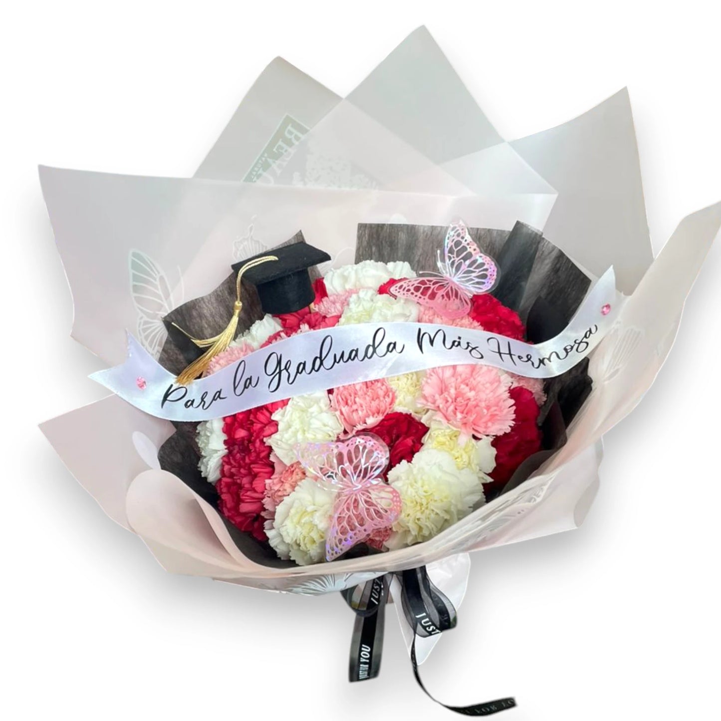 30 claveles, complementado con un birrete, cinta satín con frase corta - Floristería Noemi Flowers