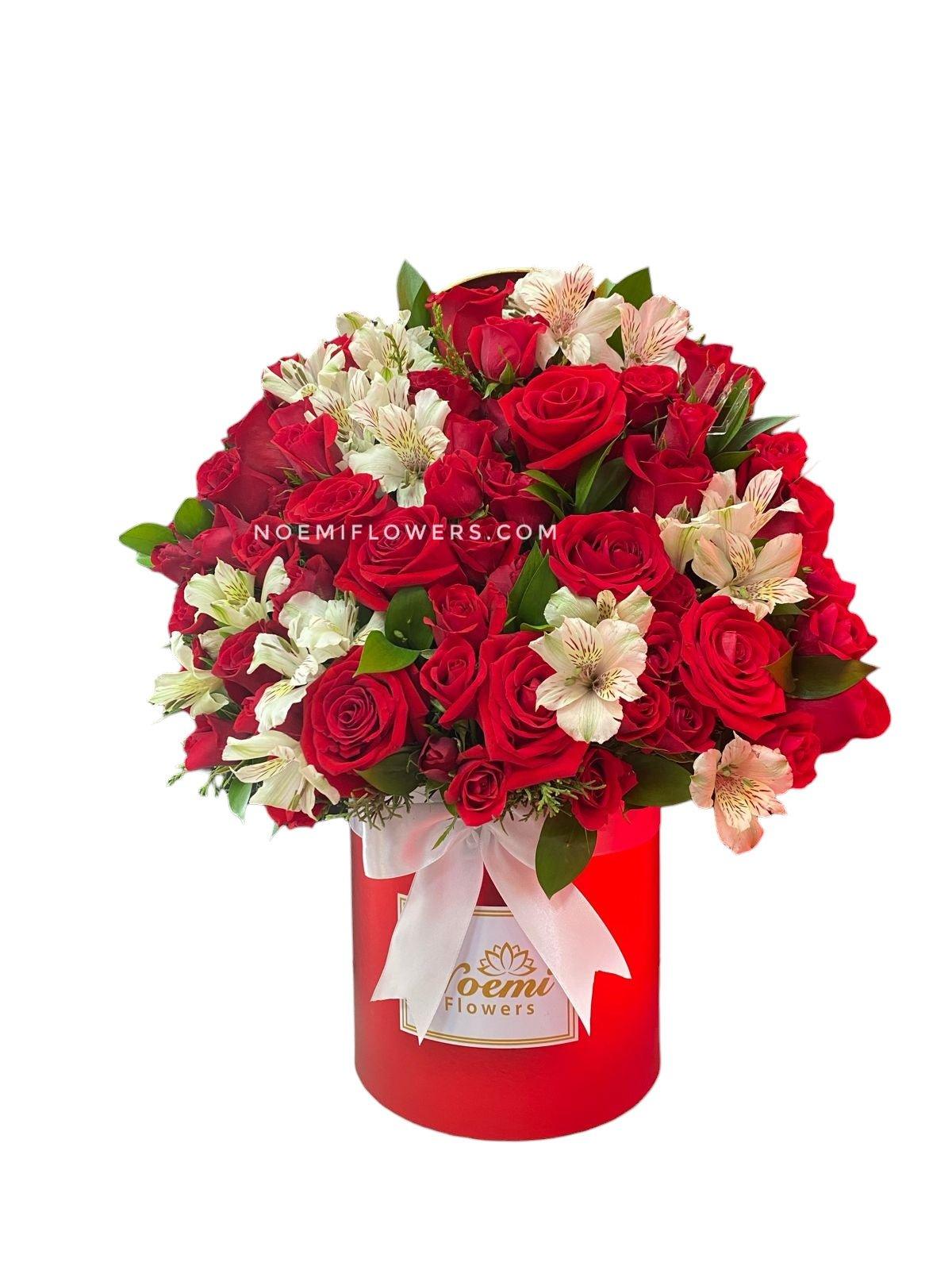 Caja de Rosas minirosas y Astromelias - Floristería Noemi Flowers