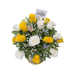Confeccionado con 24 rosas y follaje variado - Floristería Noemi Flowers.