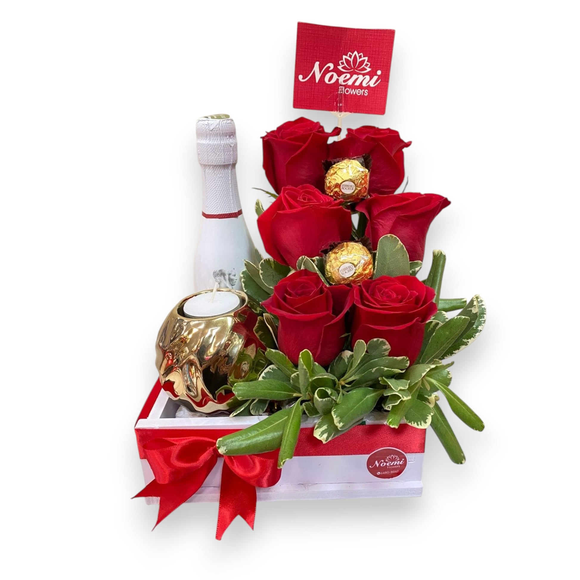 Confeccionado con rosas, bombones de chocolate ferrero rocher y Vino Espumante Codorníu Anna Blanc 200 ml - floristería Noemi Flowers. 