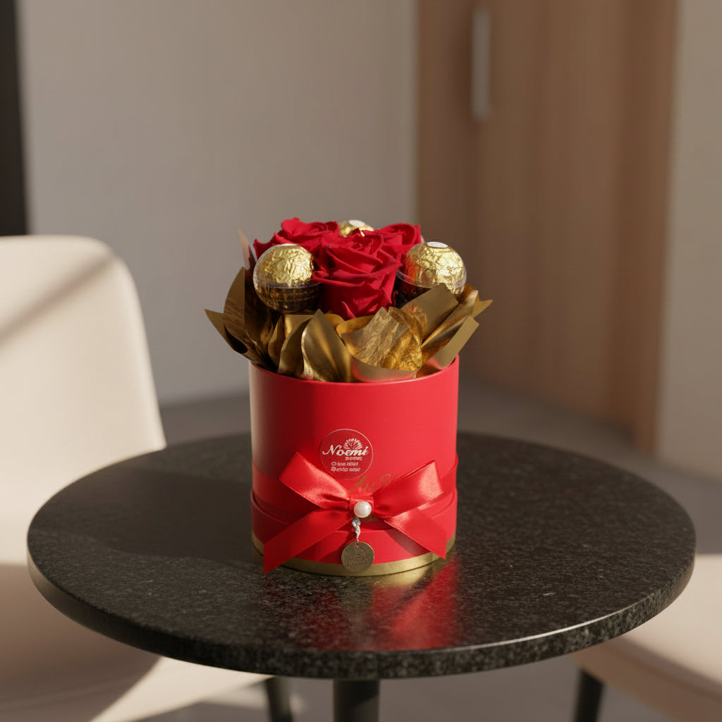 Caja con 3 rosas preservadas naturales y bombones - Floristería Noemi Flowers