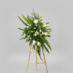 Pedestal Funebre Premium con lirios blancos, crisantemos y follaje variado - Floristería Noemi Flowers
