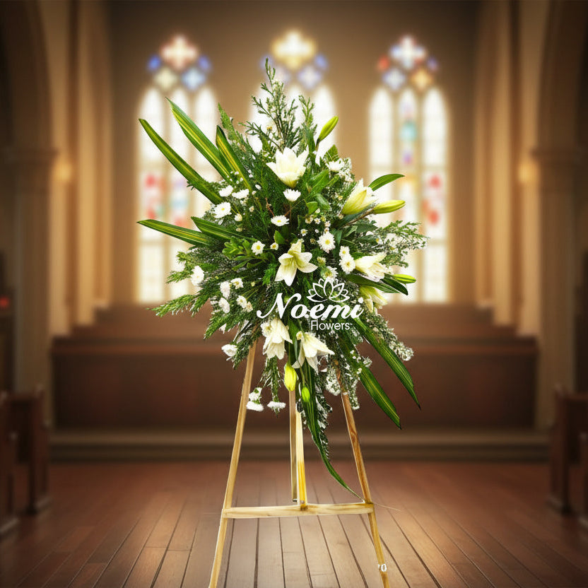 Pedestal Funeral con lirios blancos, crisantemos y follaje variado - Floristería Noemi Flowers