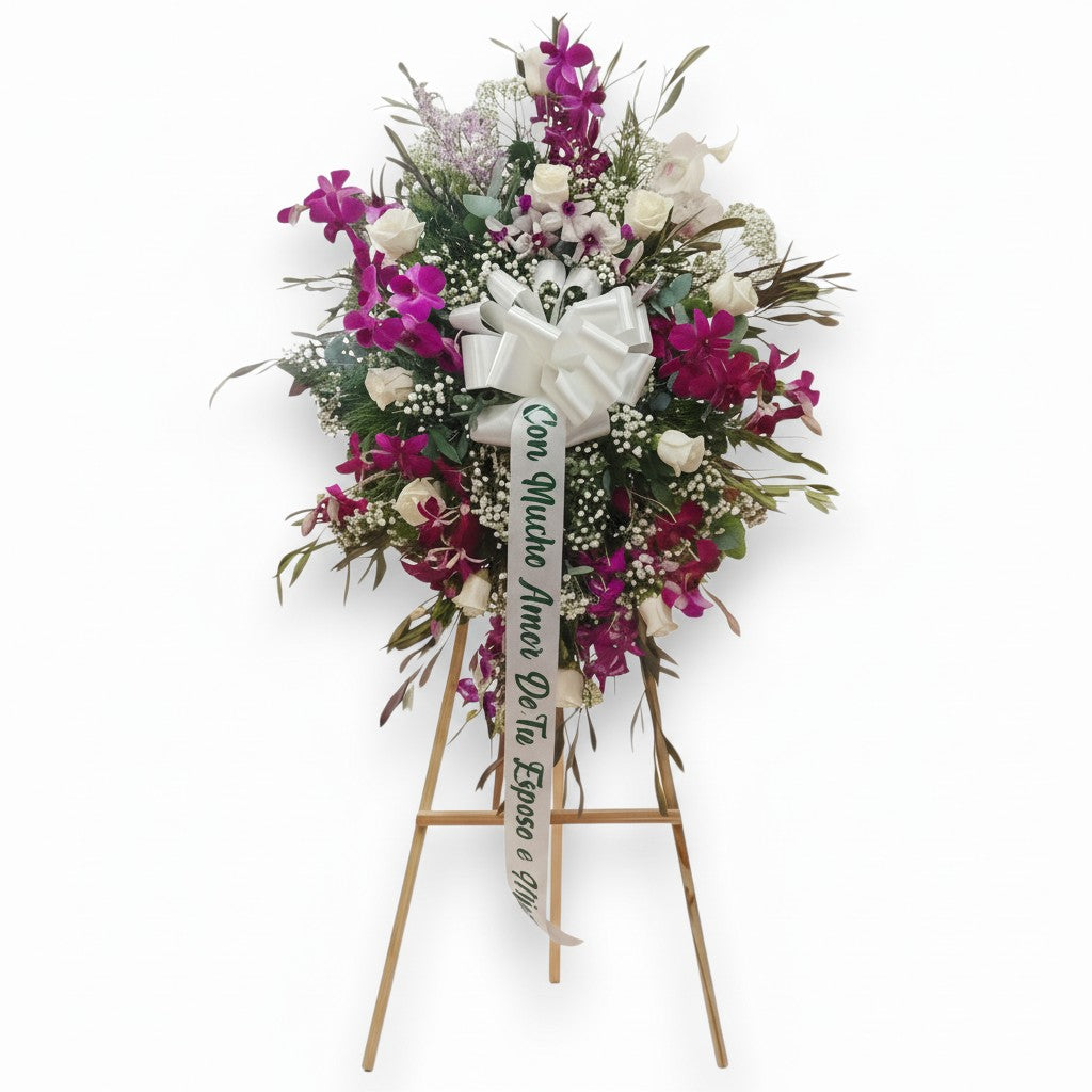 Elaborado con rosas, orquídeas, gipsofilia, eucalipto y follaje variado - Floristería Noemi Flowers.