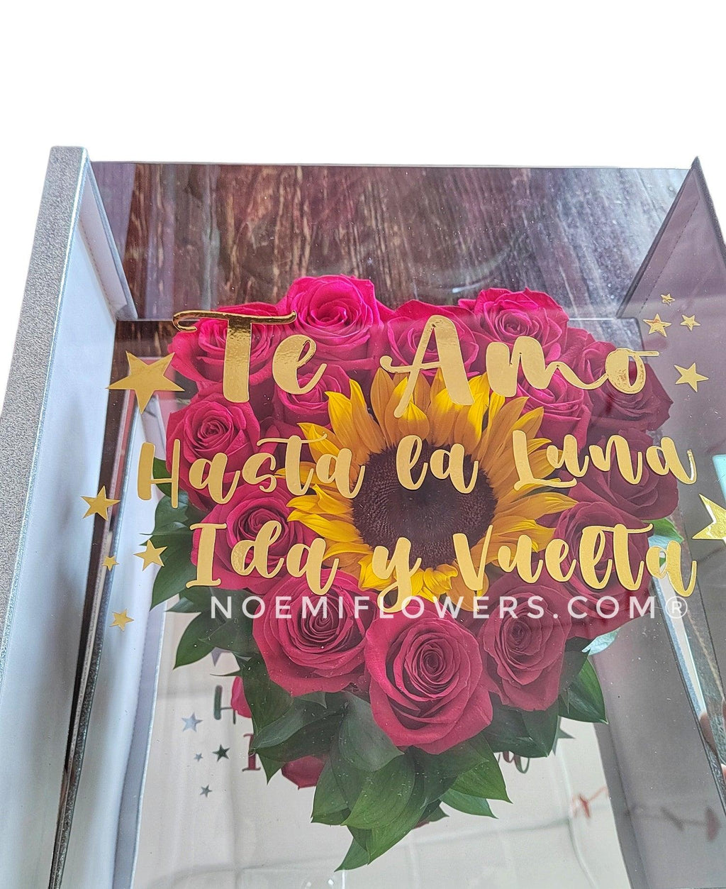 Caja de Rosas Rubí - Floristería Noemi Flowers
