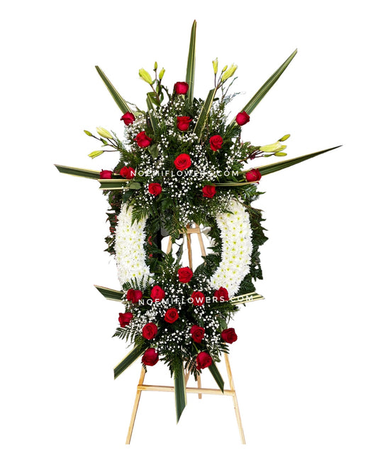 Corona Funeraria con crisantemos y rosas rojas en un trípode de madera 