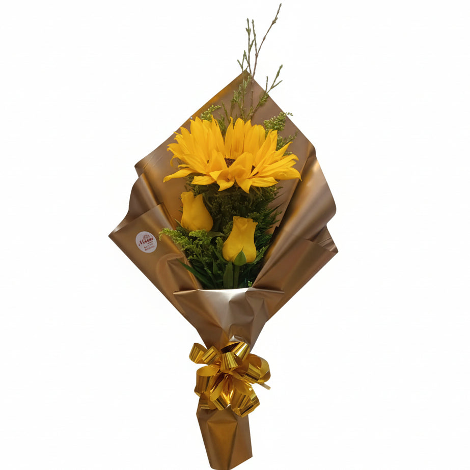 Confeccionado con rosas, girasol y follaje variado - Floristería Noemi Flowers. 