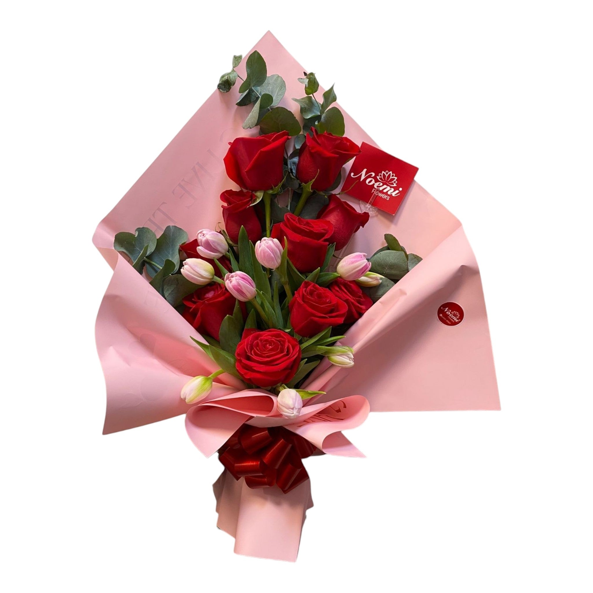Confeccionado con rosas, tulipanes y follaje variado- Floristería Noemi Flowers. 