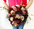 Ramo de Novia Premium con Rosas e Hipericum - Floristería Noemi Flowers