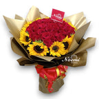Confeccionada con rosas y girasoles y papel y lazo decorativo - Floristería Noemi Flowers.