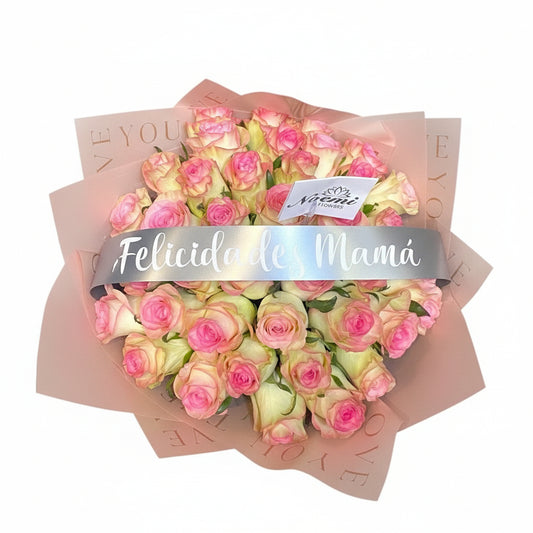 Ramo Buchón con 40 rosas y cinta personalizada- Floristería Noemi Flowers