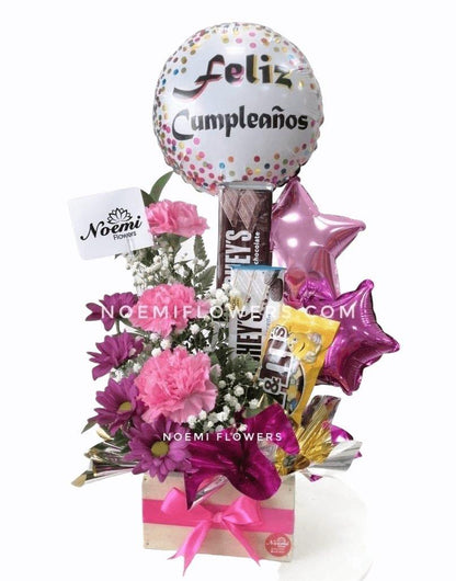 Regalo de cumpleaños con flores chocolates y globos- Floristería Noemi Flowers