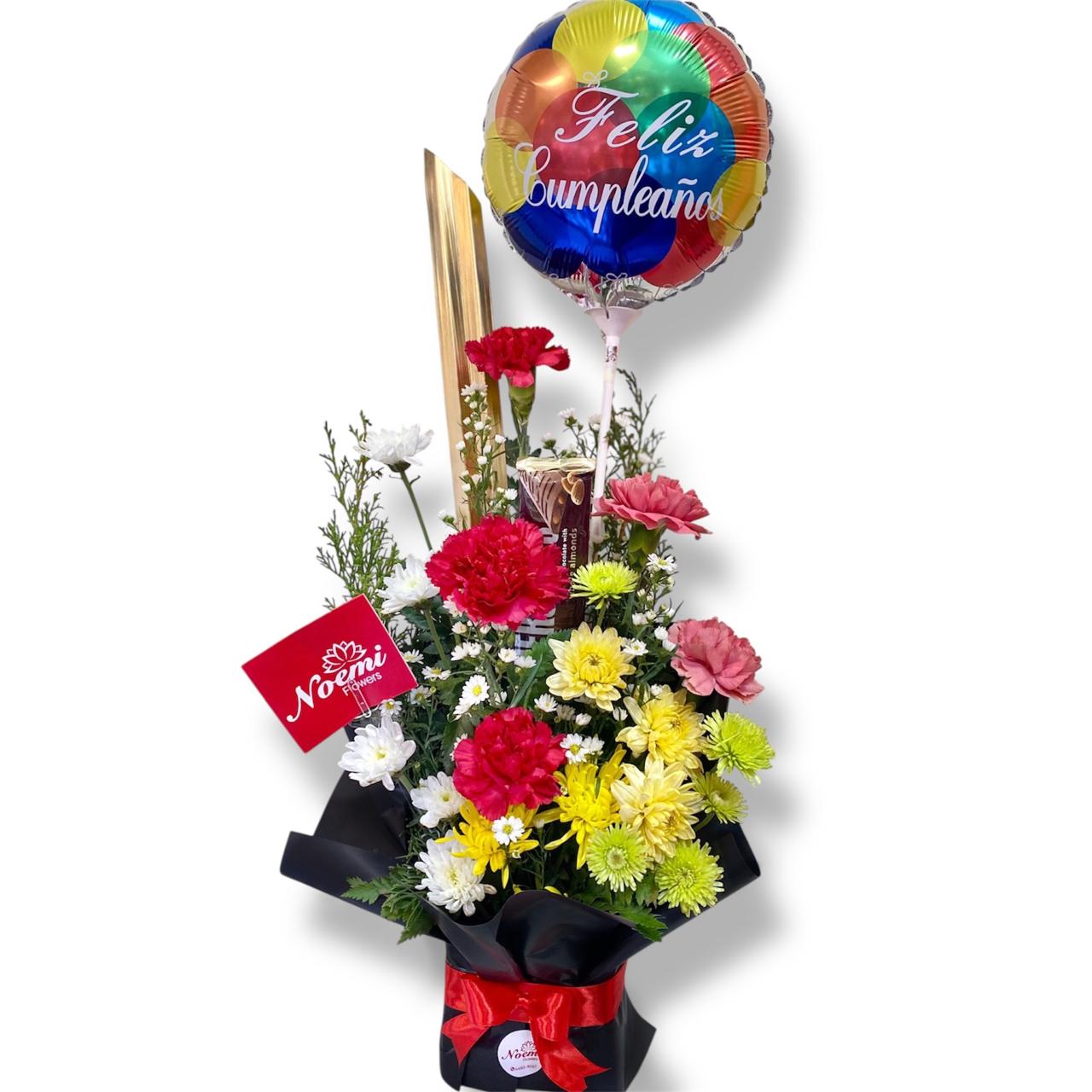 Confeccionado con claveles y crisantemos -Floristería Noemi Flowers.
