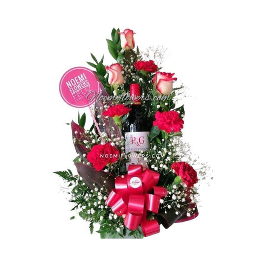 Arreglo Floral con rosas claveles y vino tinto - Floristería Noemi Flowers