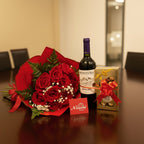 12 Rosas, Vino tinto y Chocolate - Floristería Noemi Flowers.