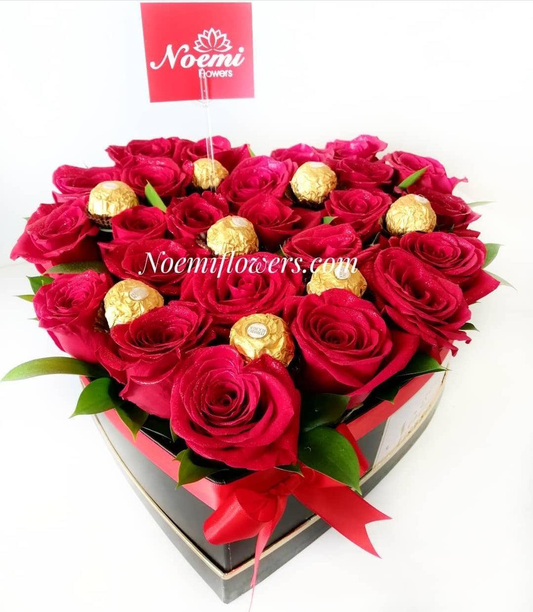 Caja Corazón 24 Rosas con Ferrero - Floristería Noemi Flowers