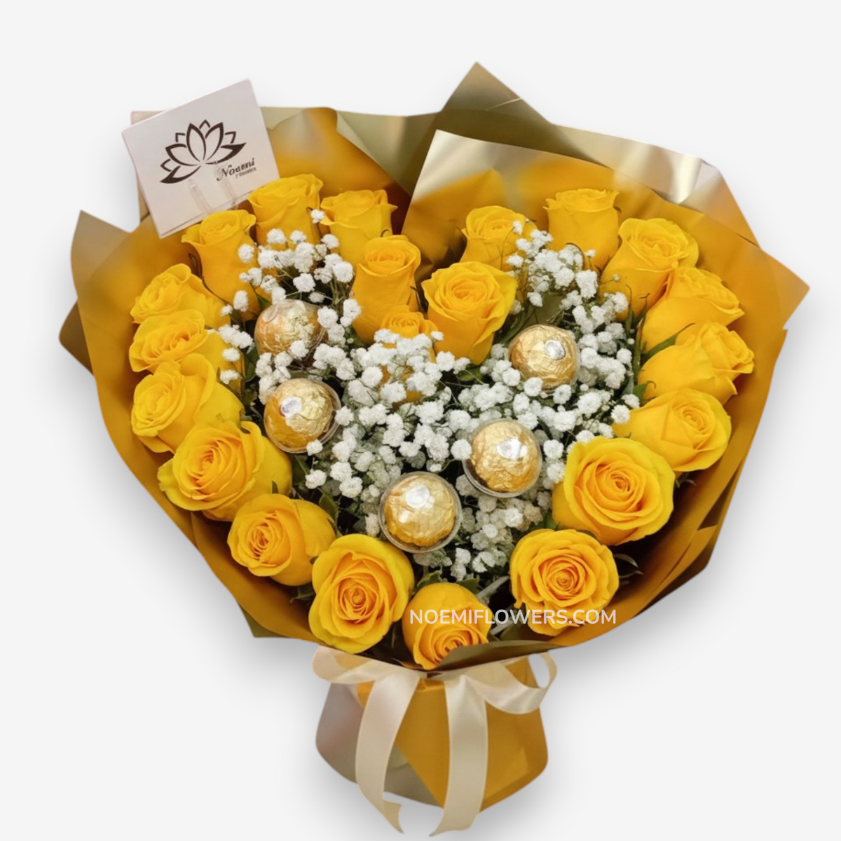 Confeccionado con 21 rosas amarillas, gipsofilia y bombones Ferrero Rocher - Floristería Noemi Flowers.