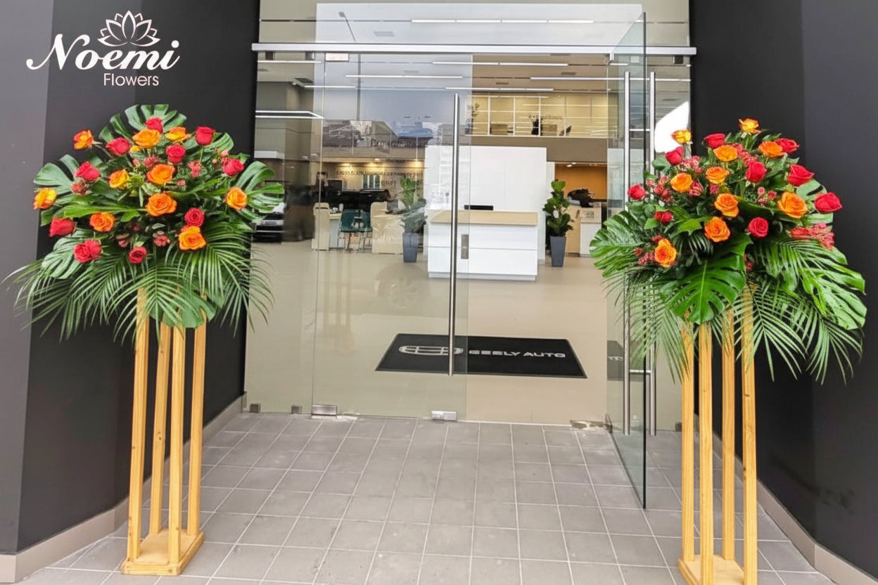 Set de Pedestales de rosas y follaje tropical- Floristería Noemi Flowers