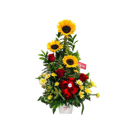 Arreglo con girasoles y rosas con follaje