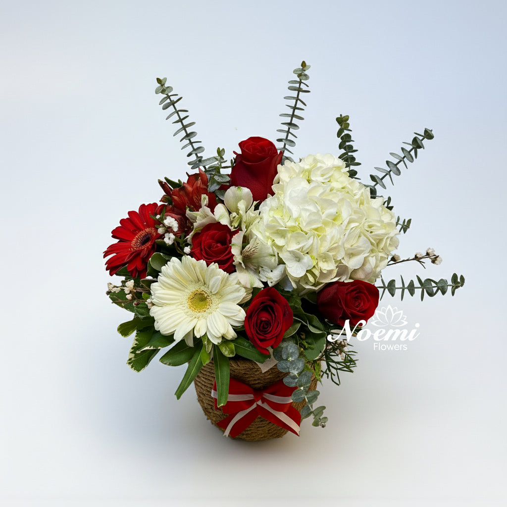 Arreglo de rosas, hortencia, gerberas y eucalipto 