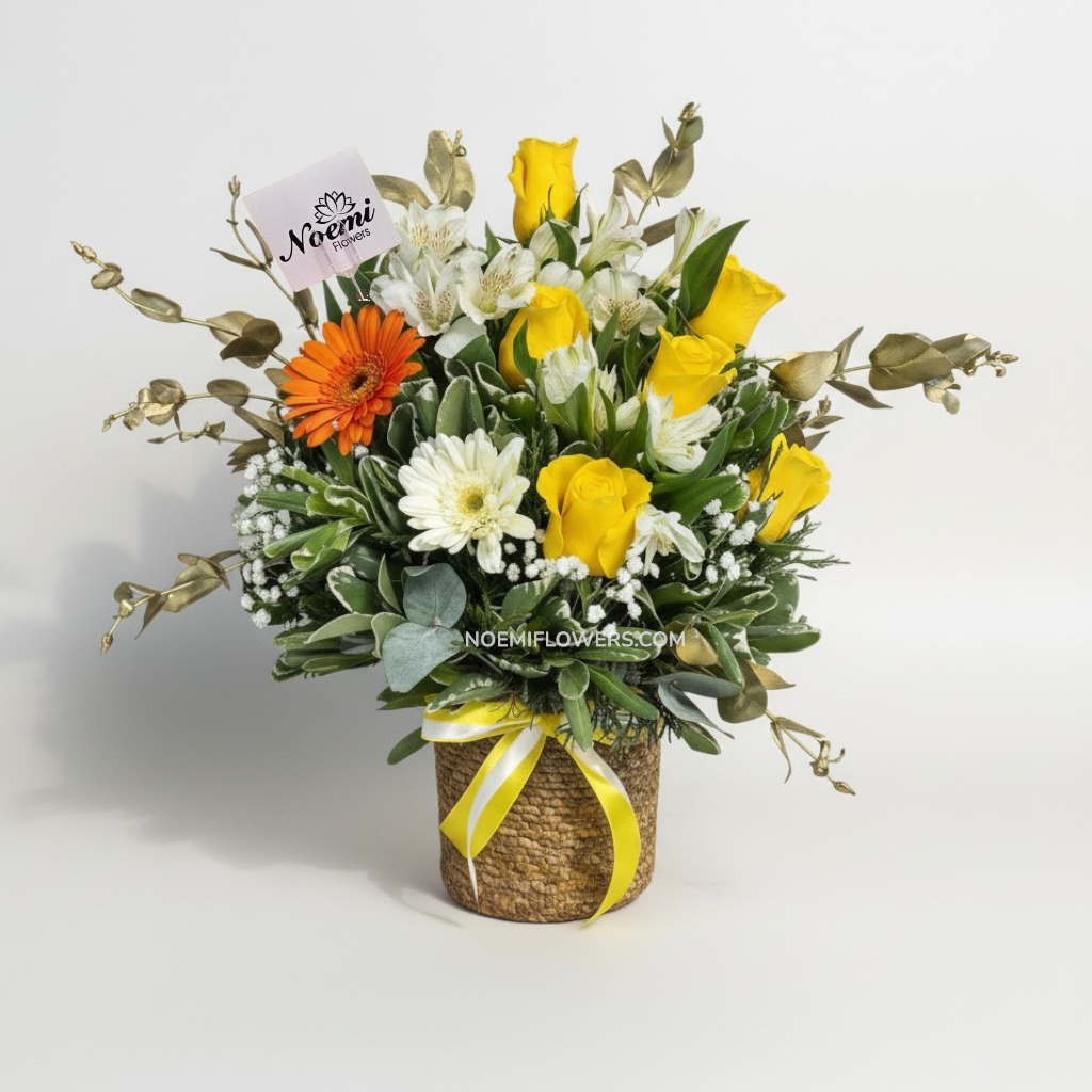 Arreglo floral con rosas gerberas y astromelias con eucalipto -  Floristería Noemi Flowers
