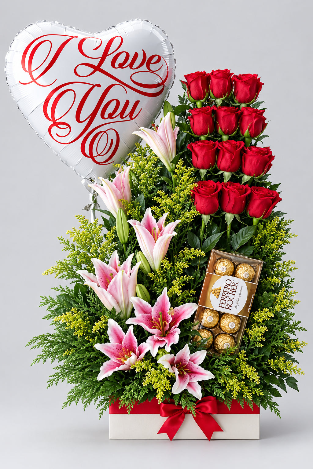 Arreglo Floral con 12 rosas, lirios, globo y caja de chocolates - Floristería Noemi Flowers