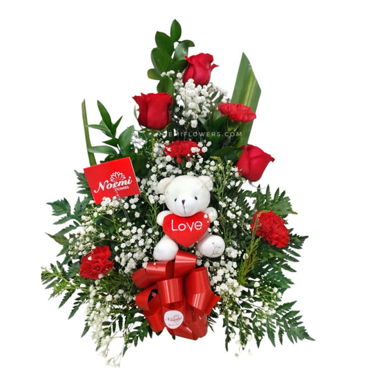 Te Quiero Mucho confeccionado con rosas, claveles, gipsofilia y follaje variado. - Floristería Noemi Flowers