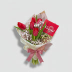 Bouquet de 5 Tulipanes rojos con gipsofila - Floristería Noemi Flowers