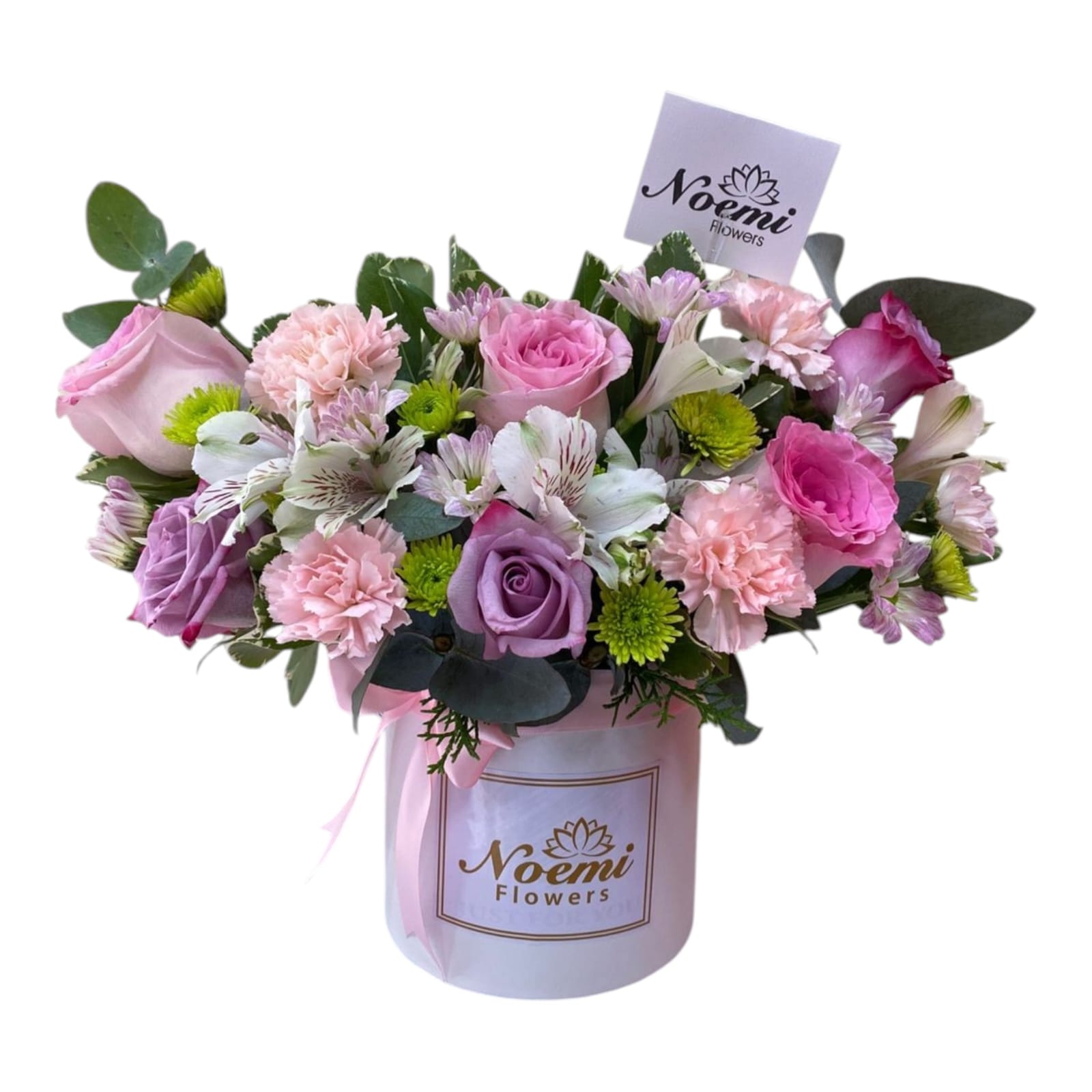 Arreglo floral confeccionado con rosas, astromelias, claveles y follaje variado - Floristería Noemi Flowers.