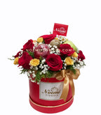 Caja con rosas y frutas naturales - Floristería Noemi Flowers
