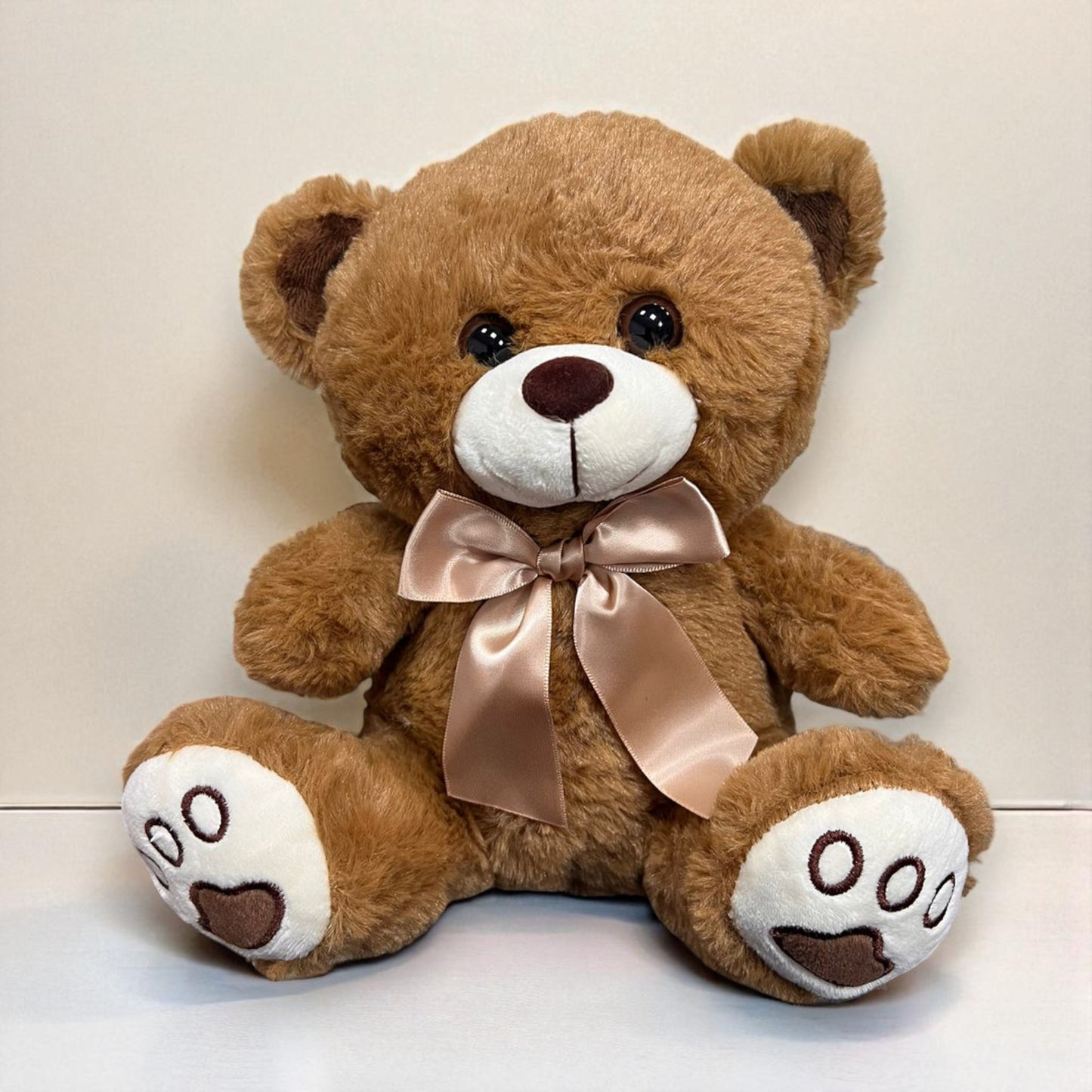 Peluche Osito con Lazo - Floristería Noemi Flowers