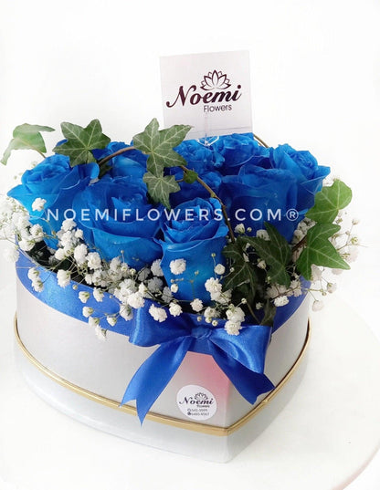 Caja Corazón de 12 Rosas Azules - Floristería Noemi Flowers