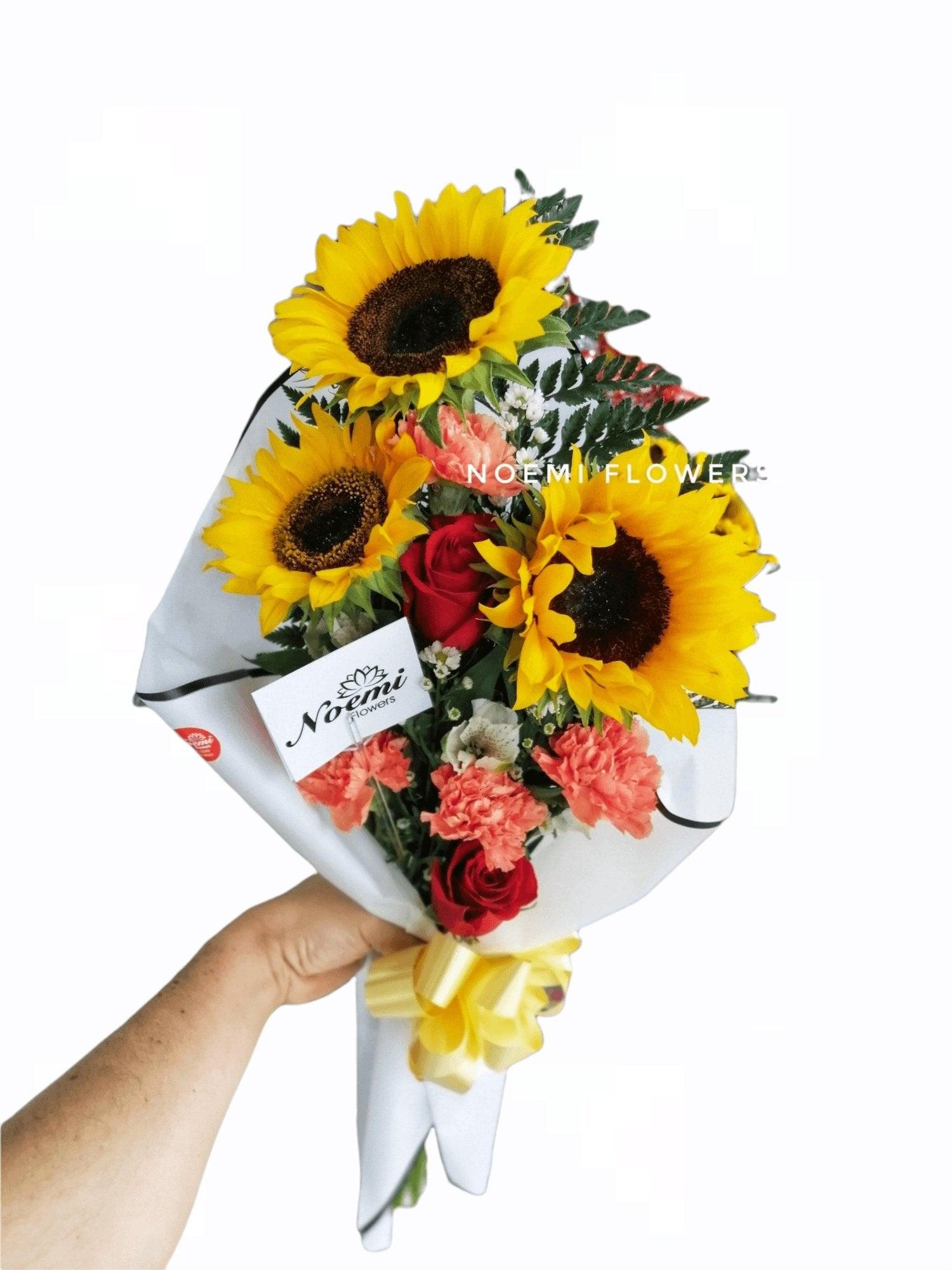 Bouquet 3 girasoles, rosas roja y claveles - Floristería Noemi Flowers
