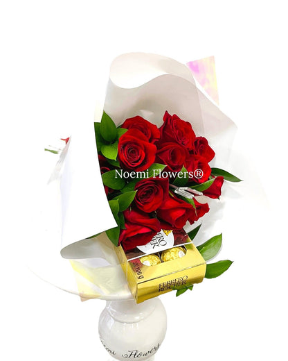 Bouquet de 12 Rosas con Ferrero - Floristería Noemi Flowers