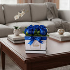 Caja balnca con 9 Rosas Azules - Floristería Noemi Flowers