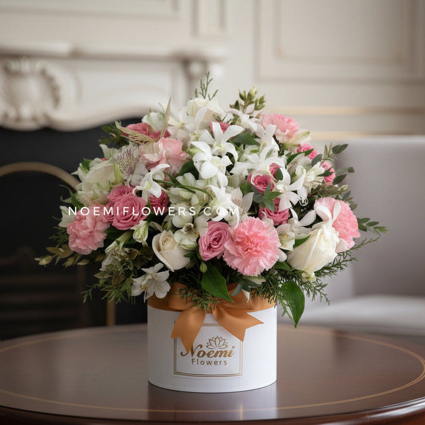 Arreglo Floral Elegante con rosas, minirosas, claveles y orquideas en caja - Floristería Noemi Flowers