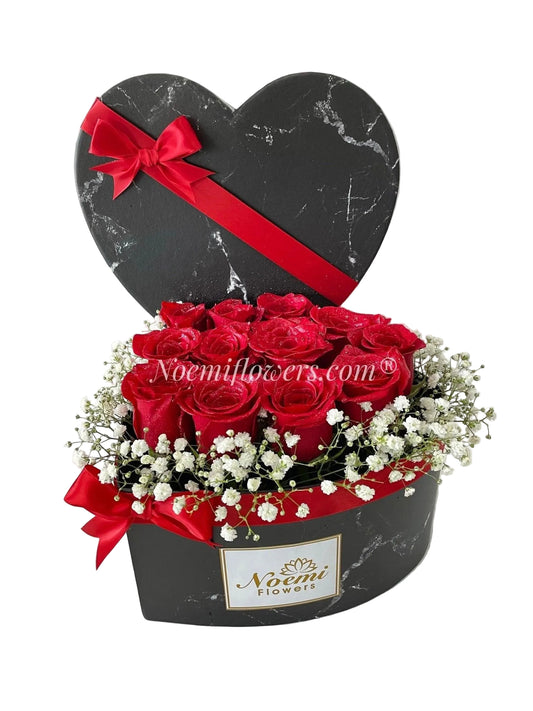 Caja Corazón de 12 Rosas - Floristería Noemi Flowers