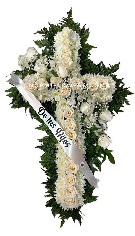 Cruz En Nuestros Corazones - Floristería Noemi Flowers