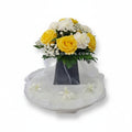 Cubre Urna Rosas Amarillas y Claveles blancos - Floristería Noemi Flowers