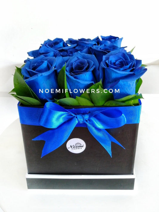 Caja de 9 Rosas Azules - Floristería Noemi Flowers