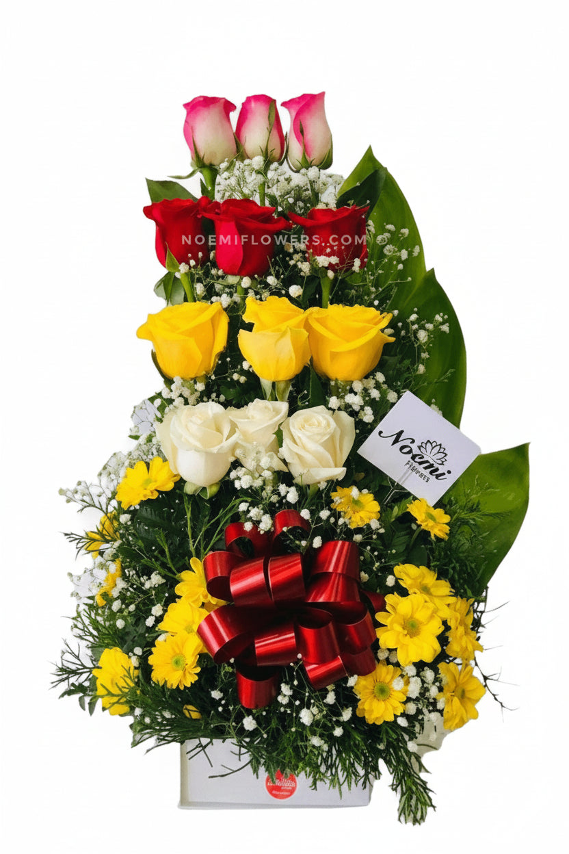 Arreglo regalo de 12 rosas en cascada - Ingeniosa - Floristería Noemi Flowers