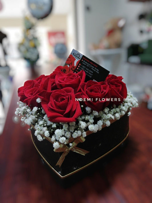 Corazón de 9 Rosas - Floristería Noemi Flowers