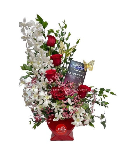 Arreglo Floral de rosas rojas con orquídeas, barra de chocolates