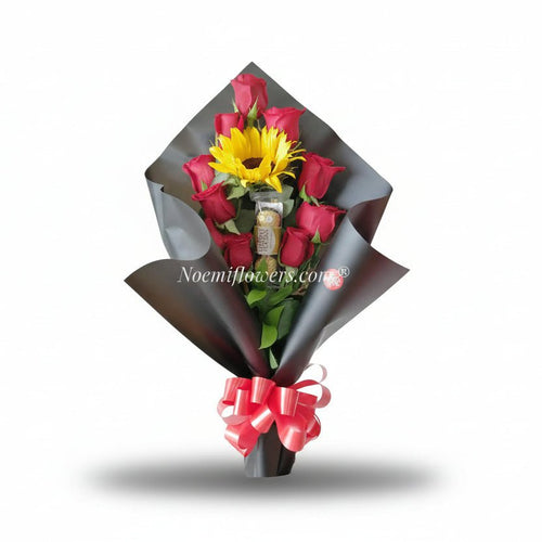 Confeccionado con rosas, girasol y follaje variado - Floristería Noemi Flowers