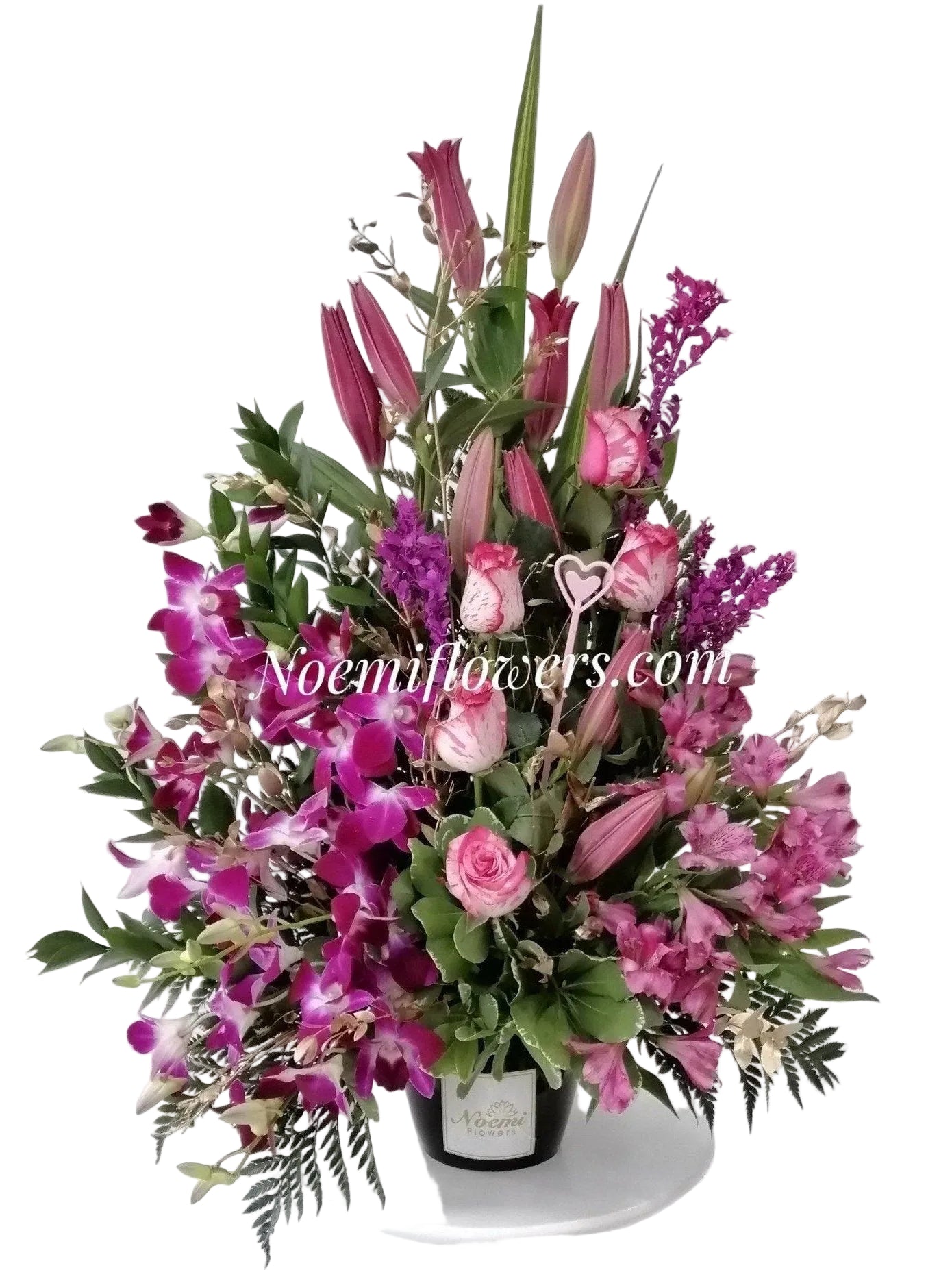 Arreglo Floral confeccionado con rosas, hermosos lirios, orquídeas y Astromelias.
- Floristería Noemi Flowers